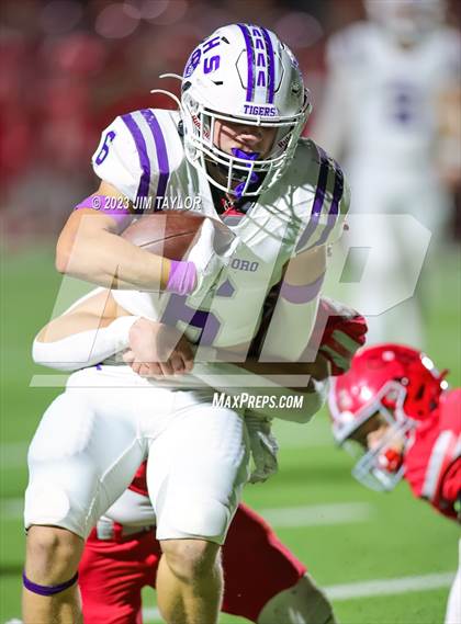 Thumbnail 2 in Jacksboro vs. Holliday (UIL 3A Region Semifinal) photogallery.