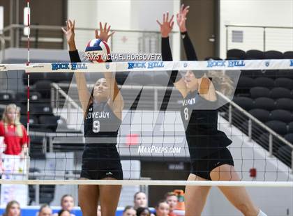 Thumbnail 3 in Lovejoy vs. Liberty (UIL 5A D2 Regional Final) photogallery.