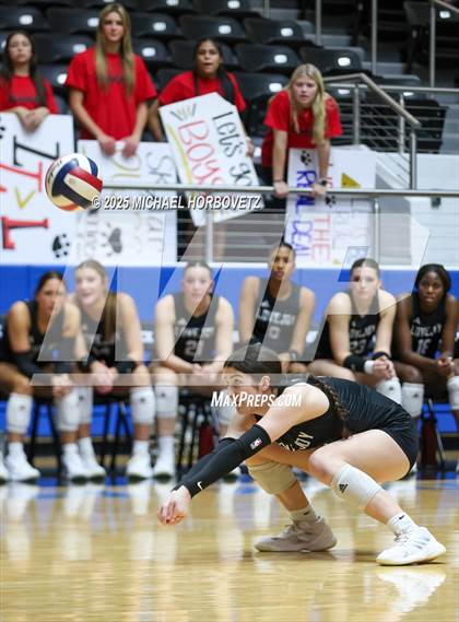 Thumbnail 3 in Lovejoy vs. Liberty (UIL 5A D2 Regional Final) photogallery.