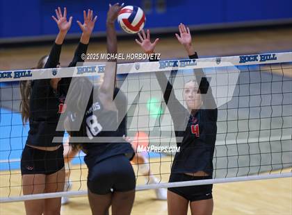 Thumbnail 2 in Lovejoy vs. Liberty (UIL 5A D2 Regional Final) photogallery.