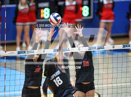 Thumbnail 2 in Lovejoy vs. Liberty (UIL 5A D2 Regional Final) photogallery.