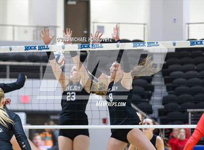 Thumbnail 2 in Lovejoy vs. Liberty (UIL 5A D2 Regional Final) photogallery.