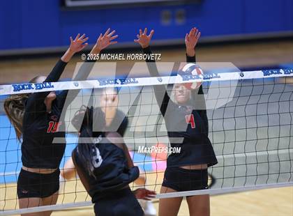 Thumbnail 3 in Lovejoy vs. Liberty (UIL 5A D2 Regional Final) photogallery.