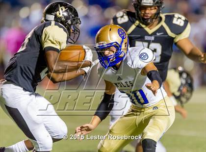 Thumbnail 2 in Alamo Heights vs Seguin photogallery.