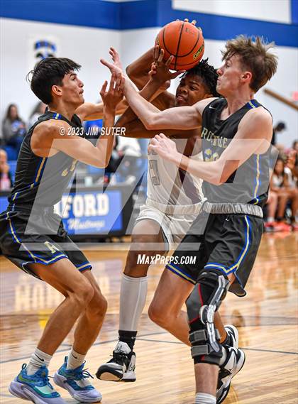 Thumbnail 3 in A&M Consolidated vs Rockdale (Cotton Christmas Classic) photogallery.