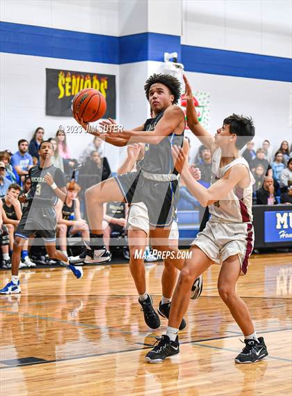 Thumbnail 2 in A&M Consolidated vs Rockdale (Cotton Christmas Classic) photogallery.