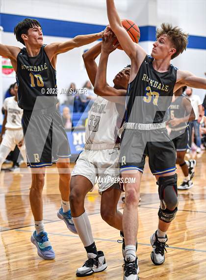 Thumbnail 2 in A&M Consolidated vs Rockdale (Cotton Christmas Classic) photogallery.