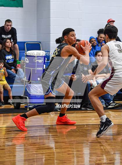 Thumbnail 3 in A&M Consolidated vs Rockdale (Cotton Christmas Classic) photogallery.