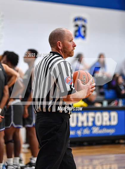 Thumbnail 3 in A&M Consolidated vs Rockdale (Cotton Christmas Classic) photogallery.