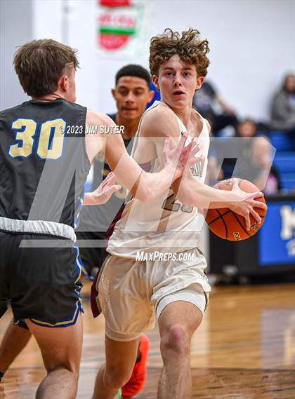 Thumbnail 1 in A&M Consolidated vs Rockdale (Cotton Christmas Classic) photogallery.
