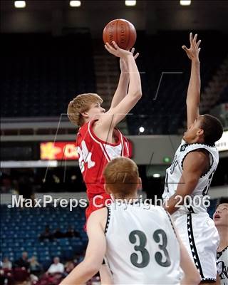 Thumbnail 3 in Mater Dei vs. Palo Alto (CIF State D2 Final) photogallery.