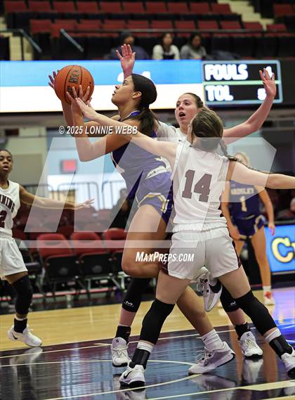 Thumbnail 3 in Ossining vs. Ardsley (Slam Dunk Showcase) photogallery.