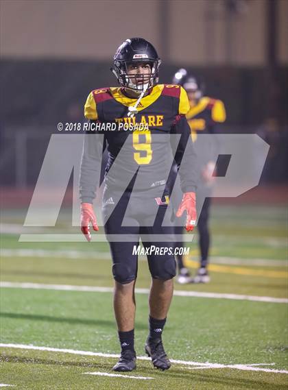 Thumbnail 2 in Dinuba vs. Tulare Union (CIF Divsion II Semifinal) photogallery.