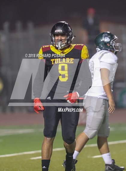 Thumbnail 3 in Dinuba vs. Tulare Union (CIF Divsion II Semifinal) photogallery.