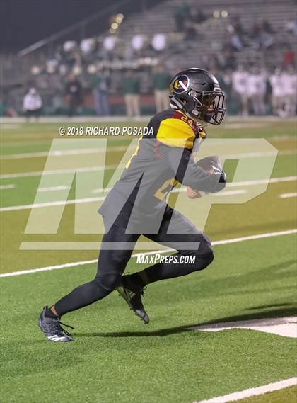 Thumbnail 2 in Dinuba vs. Tulare Union (CIF Divsion II Semifinal) photogallery.