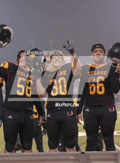 Thumbnail 1 in Dinuba vs. Tulare Union (CIF Divsion II Semifinal) photogallery.