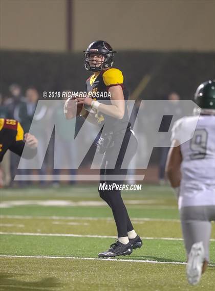 Thumbnail 2 in Dinuba vs. Tulare Union (CIF Divsion II Semifinal) photogallery.