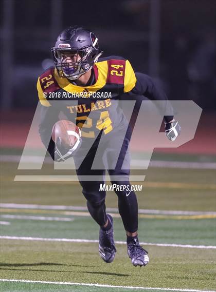 Thumbnail 2 in Dinuba vs. Tulare Union (CIF Divsion II Semifinal) photogallery.