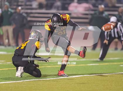 Thumbnail 3 in Dinuba vs. Tulare Union (CIF Divsion II Semifinal) photogallery.