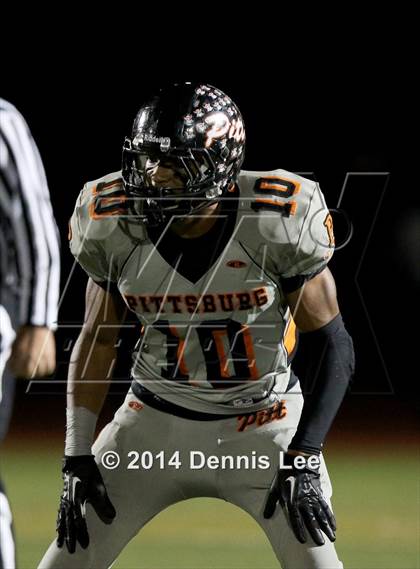 Thumbnail 2 in De La Salle vs. Pittsburg (CIF NCS D1 Final) photogallery.