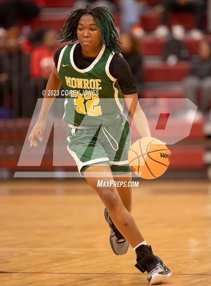 Thumbnail 1 in Monroe vs Warner Robins (Hardwood Invitational) photogallery.