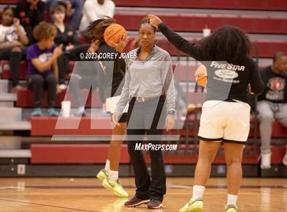 Thumbnail 3 in Monroe vs Warner Robins (Hardwood Invitational) photogallery.