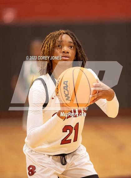 Thumbnail 1 in Monroe vs Warner Robins (Hardwood Invitational) photogallery.