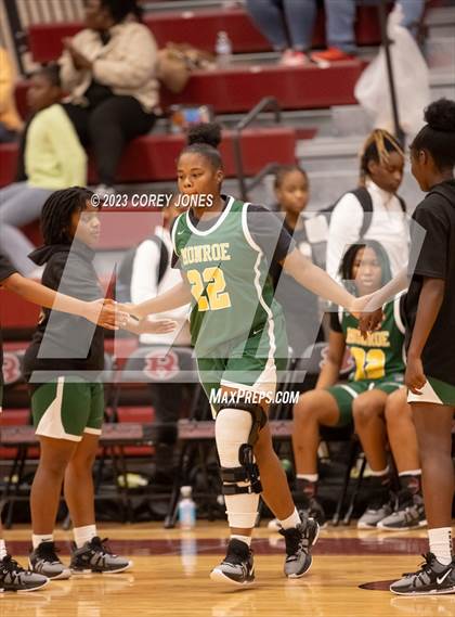Thumbnail 3 in Monroe vs Warner Robins (Hardwood Invitational) photogallery.