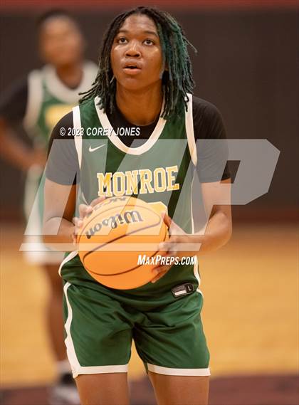 Thumbnail 1 in Monroe vs Warner Robins (Hardwood Invitational) photogallery.
