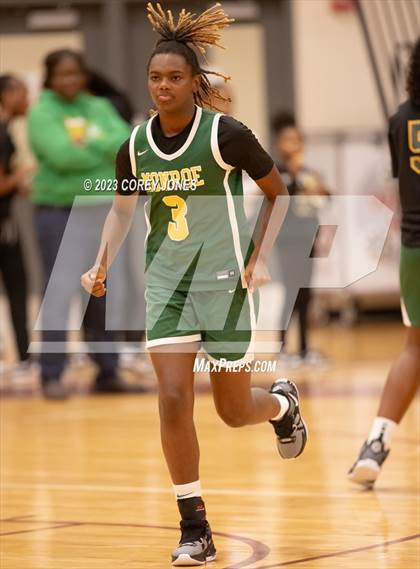 Thumbnail 3 in Monroe vs Warner Robins (Hardwood Invitational) photogallery.