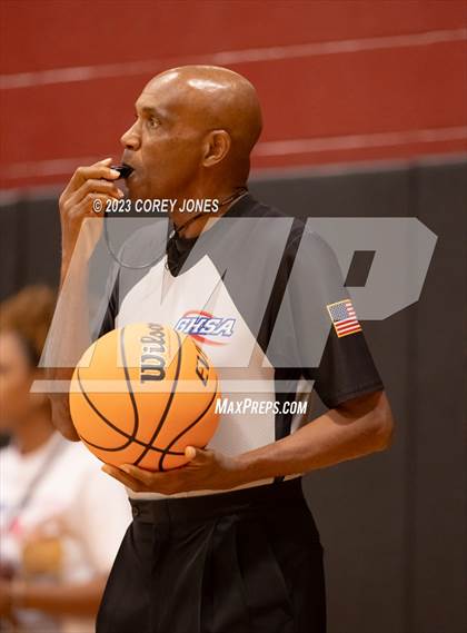 Thumbnail 3 in Monroe vs Warner Robins (Hardwood Invitational) photogallery.