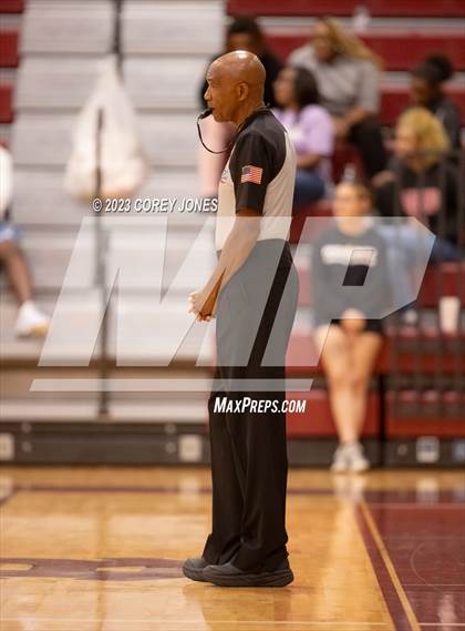 Thumbnail 2 in Monroe vs Warner Robins (Hardwood Invitational) photogallery.