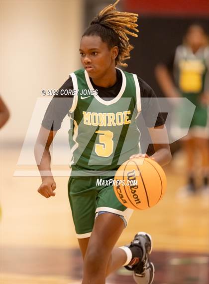 Thumbnail 2 in Monroe vs Warner Robins (Hardwood Invitational) photogallery.