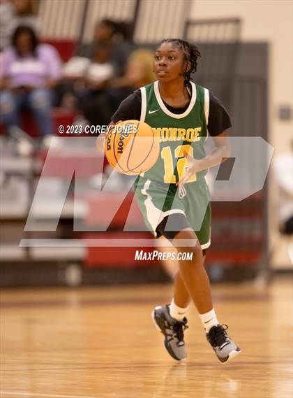 Thumbnail 2 in Monroe vs Warner Robins (Hardwood Invitational) photogallery.