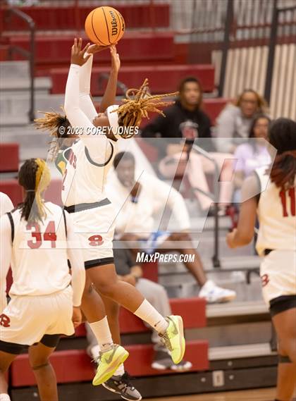 Thumbnail 2 in Monroe vs Warner Robins (Hardwood Invitational) photogallery.