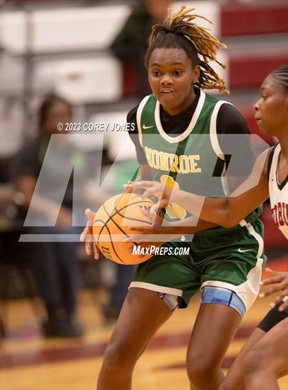 Thumbnail 2 in Monroe vs Warner Robins (Hardwood Invitational) photogallery.