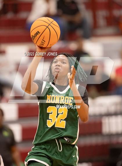 Thumbnail 3 in Monroe vs Warner Robins (Hardwood Invitational) photogallery.