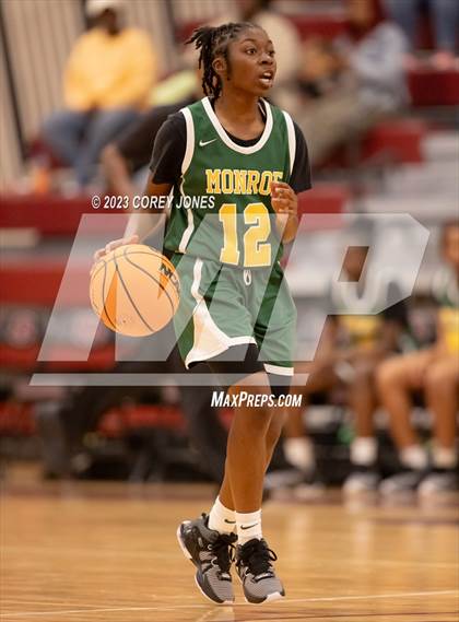 Thumbnail 2 in Monroe vs Warner Robins (Hardwood Invitational) photogallery.