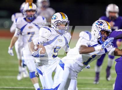 Thumbnail 3 in Farmersville vs. Sunnyvale (UIL 3A Area Playoff) photogallery.
