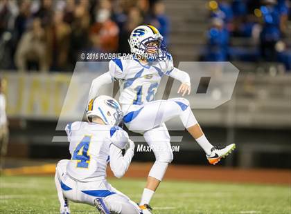 Thumbnail 2 in Farmersville vs. Sunnyvale (UIL 3A Area Playoff) photogallery.