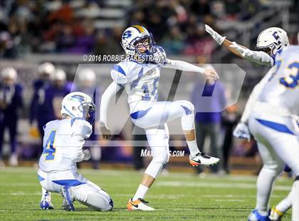 Thumbnail 3 in Farmersville vs. Sunnyvale (UIL 3A Area Playoff) photogallery.