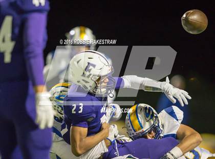 Thumbnail 3 in Farmersville vs. Sunnyvale (UIL 3A Area Playoff) photogallery.