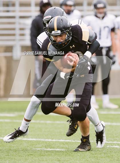 Thumbnail 3 in Lincoln Southeast vs. Lincoln Northeast @ Seacrest Field photogallery.