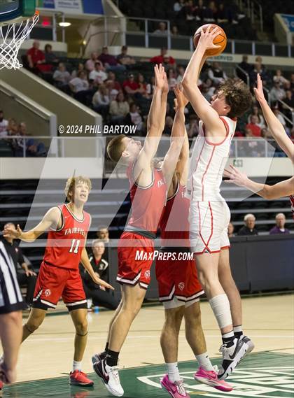 Thumbnail 2 in South Webster vs. Fairfield (OHSAA Division IV Region 15 Regional Semifinal) photogallery.
