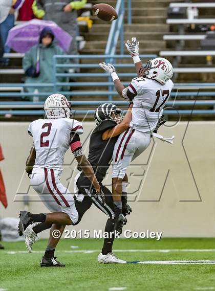 Thumbnail 3 in Grandview vs. Cameron Yoe (UIL Div 3 Regional) photogallery.