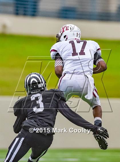 Thumbnail 2 in Grandview vs. Cameron Yoe (UIL Div 3 Regional) photogallery.