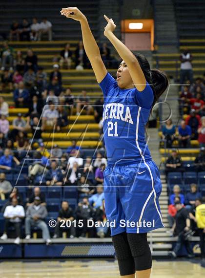 Thumbnail 2 in Serra vs. McClatchy (CIF State D1 Final) photogallery.