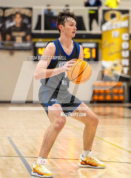 Thumbnail 2 in Dothan vs. Vestavia Hills photogallery.