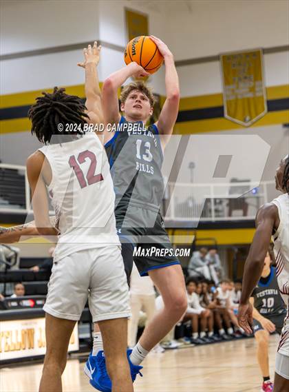 Thumbnail 3 in Dothan vs. Vestavia Hills photogallery.