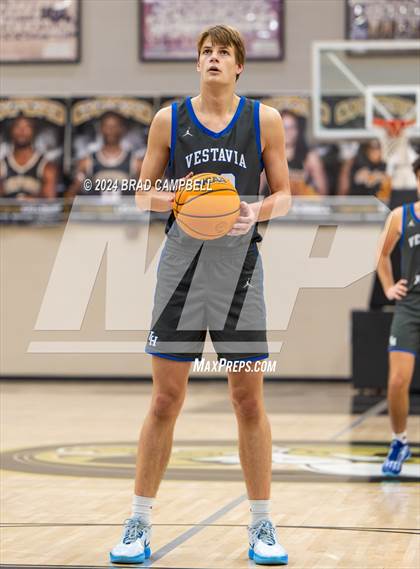 Thumbnail 2 in Dothan vs. Vestavia Hills photogallery.